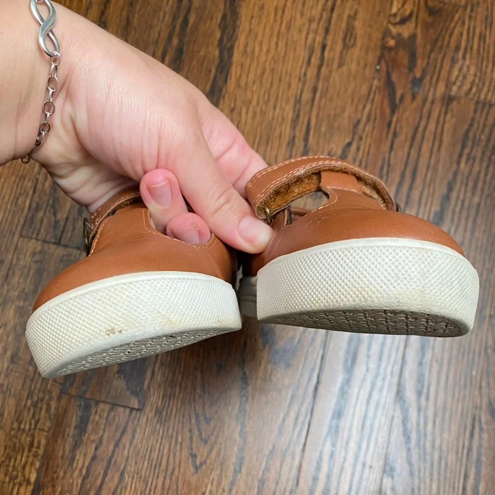 OshKosh B'gosh- Kids' Brown Faux Leather Mary Jane Shoes toddler girl USED